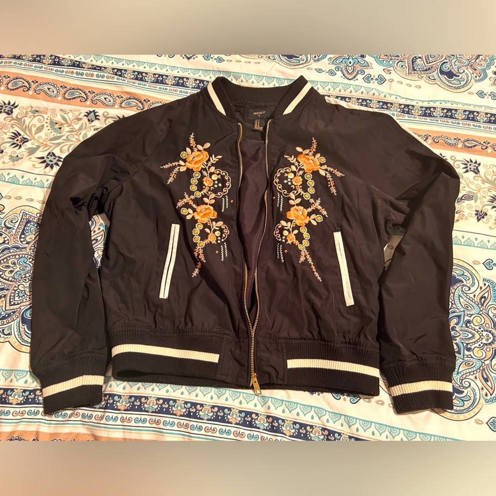 Floral Embroidered Bomber Jacket Womens Medium Forever 21 Black Zip Up.